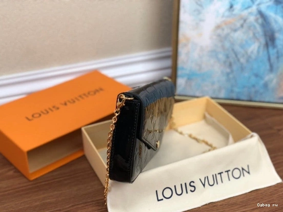 FÉLICIE POCHETTE VUITTON LOUIS 0824